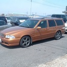 V70 R AWD 4WD 世界限定車サフランイエローの画像