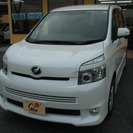  トヨタ ヴォクシー 2.0 ZS 4WD　 （パール） ミニバン