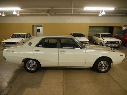 日産 スカイライン 2000GT-Xヨンメリ （ホワイト） セダン