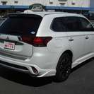  三菱 アウトランダーPHEV 2.0 G プレミアムパッケージ 4WD　電気温水式ヒーター （パールホワイト） クロカン・ＳＵＶの画像