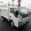  いすゞ エルフ 低床 極東製スイングパワーゲート付 2t　 （ホワイト） トラックの画像