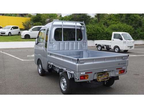ダイハツ ハイゼットトラック 660 ジャンボ 3方開 4WD （シルバー