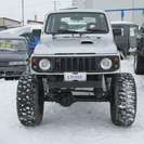  スズキ ジムニーシエラ 1.3 4WD　16バルブ　プラドホーシング （シルバーメタリック） クロカン・ＳＵＶの画像