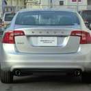  ボルボ S60 T4 SE　2015年　NEWナビゲーションモデル　試乗車 （シルバーメタリック） セダンの画像