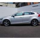  ボルボ V40 D4 SE ディーゼルターボ　弊社デモカー　ガラスサンルーフ （エレクトリックシルバーメタリック） ハッチバックの画像