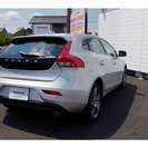  ボルボ V40 D4 SE ディーゼルターボ　弊社デモカー　ガラスサンルーフ （エレクトリックシルバーメタリック） ハッチバックの画像