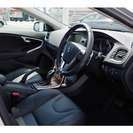  ボルボ V40 D4 SE ディーゼルターボ　弊社デモカー　ガラスサンルーフ （エレクトリックシルバーメタリック） ハッチバックの画像