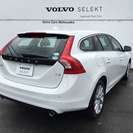 ボルボ V60 T3 SE　 （アイスホワイト） ステーションワゴンの画像