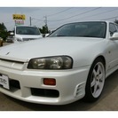  日産 スカイライン 2.5 25GTターボ　 （ホワイト） セダン