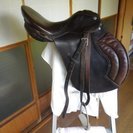 乗馬用の鞍　鐙付き