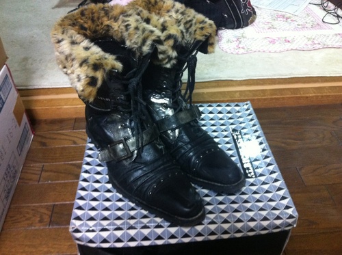 ファー付きブーツ