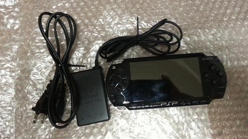 PSP 1000 本体セット(本体、AC充電ケーブル、ケース、4GBメモリ)