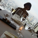 静かに酒を飲むお友達
