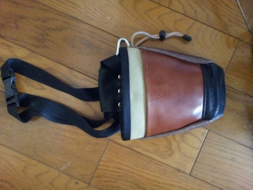 値段下げました。ウエストポーチ　メンズ　茶系の小物入れです。