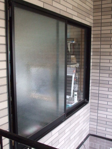 アルミ製窓/枠、格子付き