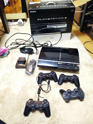 取引終了しました。　プレステ３　６０G　初期型　ジャンク　コントローラー４つ　その他付属品あり