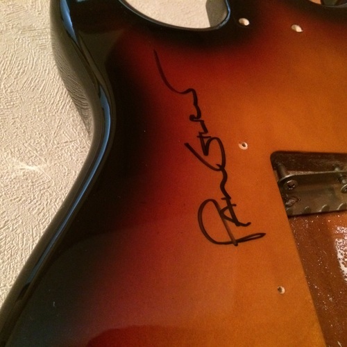 ギターレア》ポールギルバート 直筆サイン入り ストラトボディ（価格