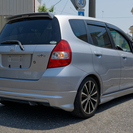 ホンダ フィット(車検2年付) 16インチアルミ、無限エアロとローダウンでスタイリッシュに。の画像