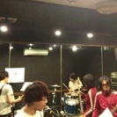 キーボード弾いてくれる人ー(´･_･`)