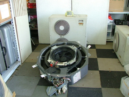 ３年短期使用　中古格安業務用冷暖エアコン　７馬力。　三相２００ｖ、三菱ＭＲスリム　天井付け