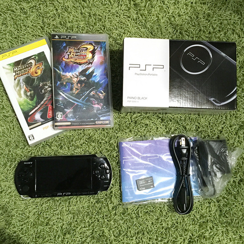 【取引終了】PSP-3000（MHP3、MHP2G、最高品質メモステ付き）