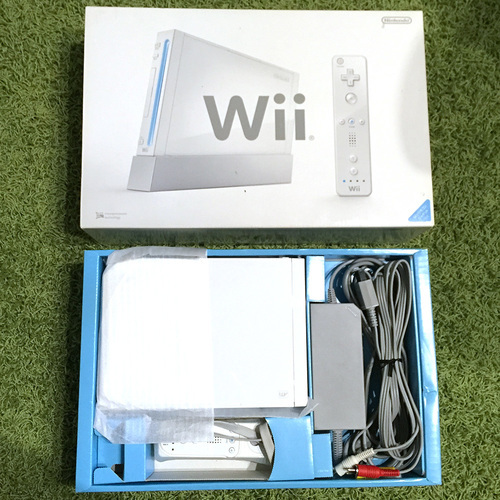 【取引終了】Wii シロ 本体（リモコン、ヌンチャクセット）