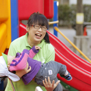【東京都　東京】１人１人の子どもにじっくり向き合える、事業所内保育所です！幼児期にしかできない、人格形成の基盤を整える保育を重視し、またその目的で開発された、オリジナル絵本の読み聞かせとワークショップを行う「WithBookﾌﾟﾛｸﾞﾗﾑ」を保育活動の中心に据えています。の画像