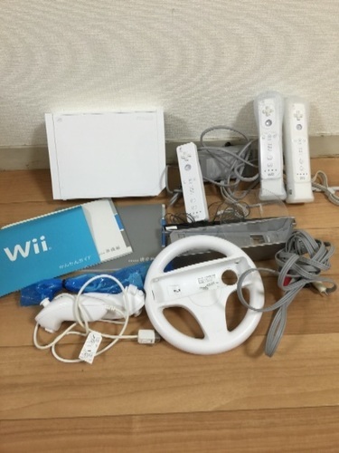 Wii本体+ソフト8本+付属品【お取引終了しました】