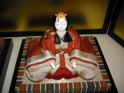 値下げ。家具卸廃業未使用新品　ひな人形　最高級木目込み７段飾り。　一秀作・桂雛　木製展示台他付属付きセット