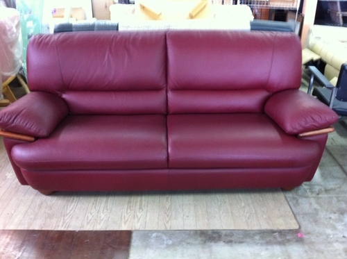 廃業家具格安ソファ　未使用新品・高級本皮革　３Ｐソファ。　ｗ１９０エンジ皮（１部合皮）