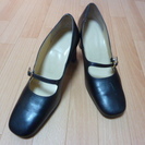 中古 24.5cm オーソドックス 黒 ベルトパンプス