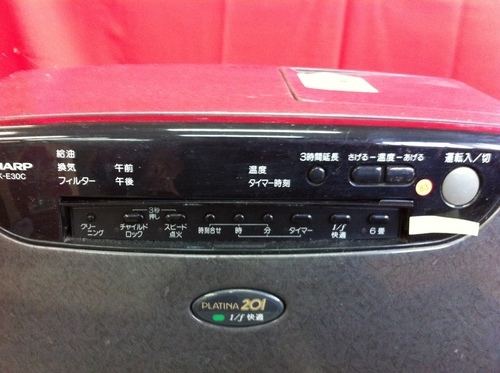 石油ファンヒーター（大）　シャＯＫ。日本製・シャープ　OK-E30C　３，４９ＫＷ／Ｈ・３０００ｋｃａｌ。