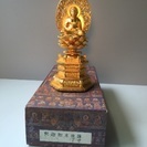 金属の釈迦如来座像の画像