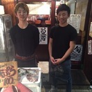 ★大阪・梅田駅至近！海鮮料理店『魚屋わらじ』キッチン、ホールスタッフ＆社員候補者を募集！★時給1000〜1313円(22時以降は25%UP！)の画像