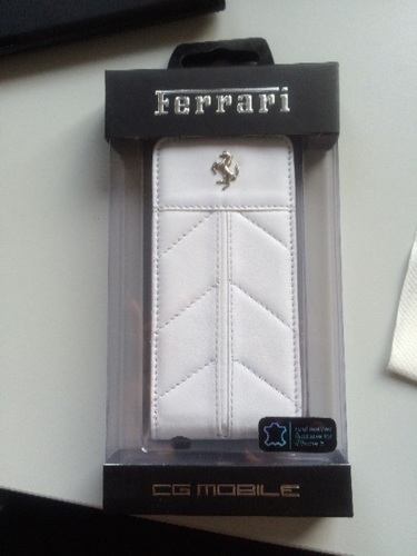 メッチャかっこいい！iPhone5s＆5用 Ferrari フェラーリオフィシャル 本革 ブックタイプカバー 白