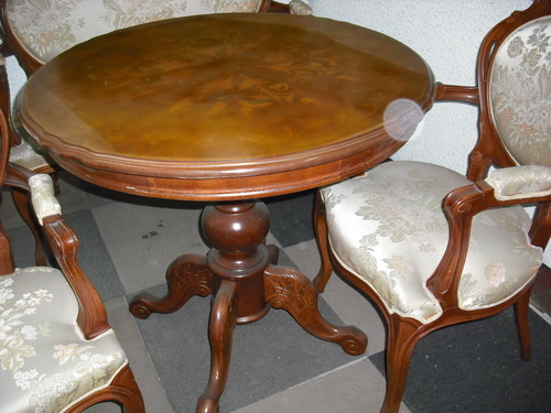 値下げ。家具卸廃業未使用展示品・イタリー製コーヒーテーブル・ダイニングセット。598,000円税抜きの品、リビイング４点セット。　硬質猫脚彫刻入り・イタリー花柄ファブリック・丈夫で軽量