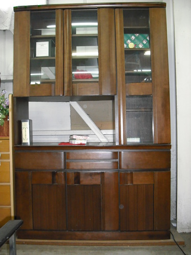 値下げ。家具廃業未使用展示新品・天然杢無垢材　両面間仕切り・両面食器棚、カップボード。　イーグルｗ１２８ｄ４６ｈ１９０ｃｍ、両面出し入れ可仕様・無垢材、ダークブラウン