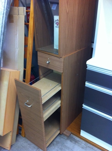 家具卸廃業未使用展示品　スキマ家具。　ｗ３０ｄ５５ｈ１８０　木目　縦置き３０ｃｍ・横置き６０ｃｍ、出来ます。