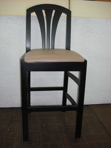 値下げ。家具卸廃業未使用展示・新品格安　木製カウンターハイチェアー。　ＢＫ合皮/ＳＨ６０ｃｍ、全３脚の場合１４７００円です。