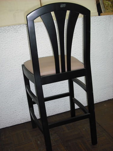 値下げ。家具卸廃業未使用展示・新品格安　木製カウンターハイチェアー。　ＢＫ合皮/ＳＨ６０ｃｍ、全３脚の場合１４７００円です。