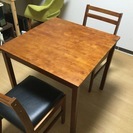 ダイニングテーブルの画像