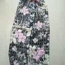 黒地に花柄の細身ストール
