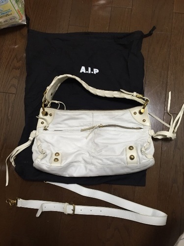 AIP ホワイト フリンジ付きバッグ