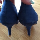 新品   スエード素材パンプスの画像