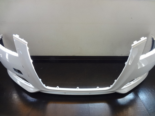 【商談中】　◇アウディ・フロントバンパー/ホワイト系◇
