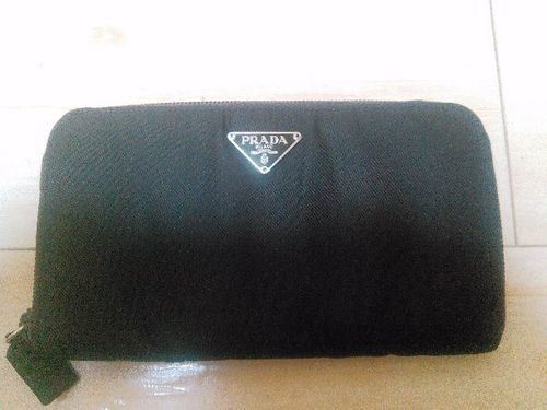 【値下げしました】PRADA　ナイロン長財布