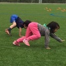 キーワードは、速さ×巧みさ。速く走るためのトレーニングはもちろん、あらゆるスポーツに対応できるチカラを身につけるため様々な動きのトレーニングを行います。の画像