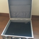 1,000万円入りそうなアルミアタッシュケースの画像