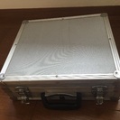 1,000万円入りそうなアルミアタッシュケースの画像