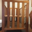 茶色のベビーベッド売りますの画像